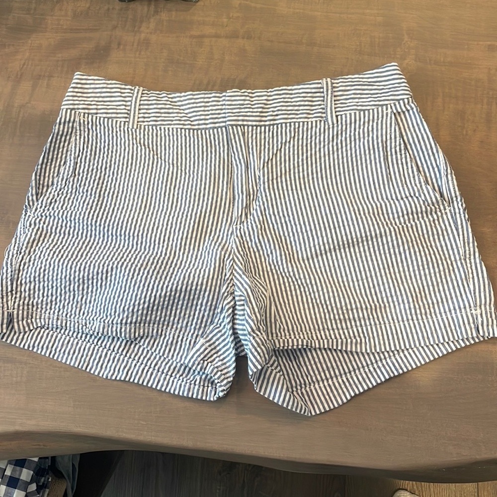 Pocketed navy and white striped shorts